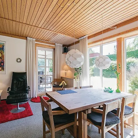 Three-bedroom Holiday In Nyaraló Allinge-Sandvig